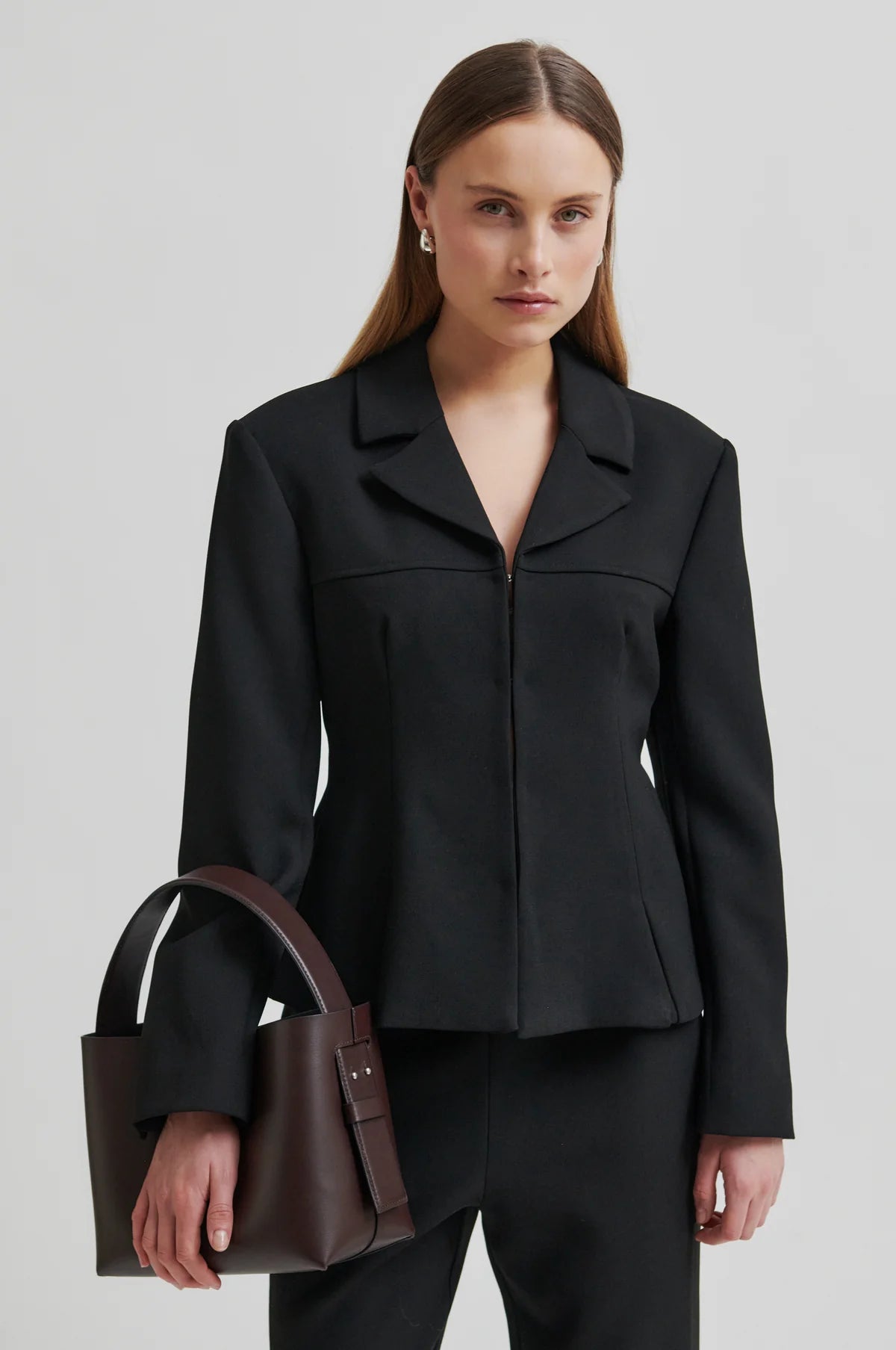 Second Female Leata tas
