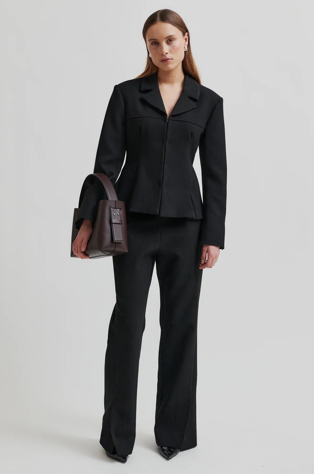 Second Female Leata tas