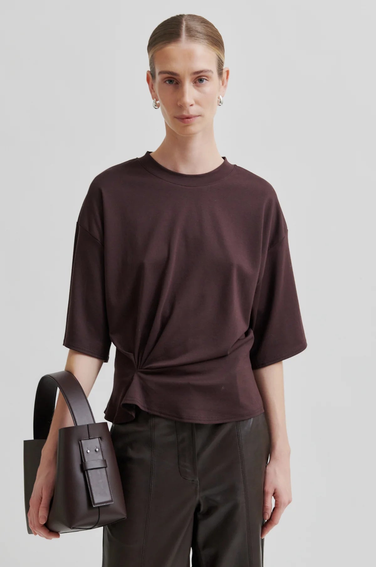 Second Female Leata tas