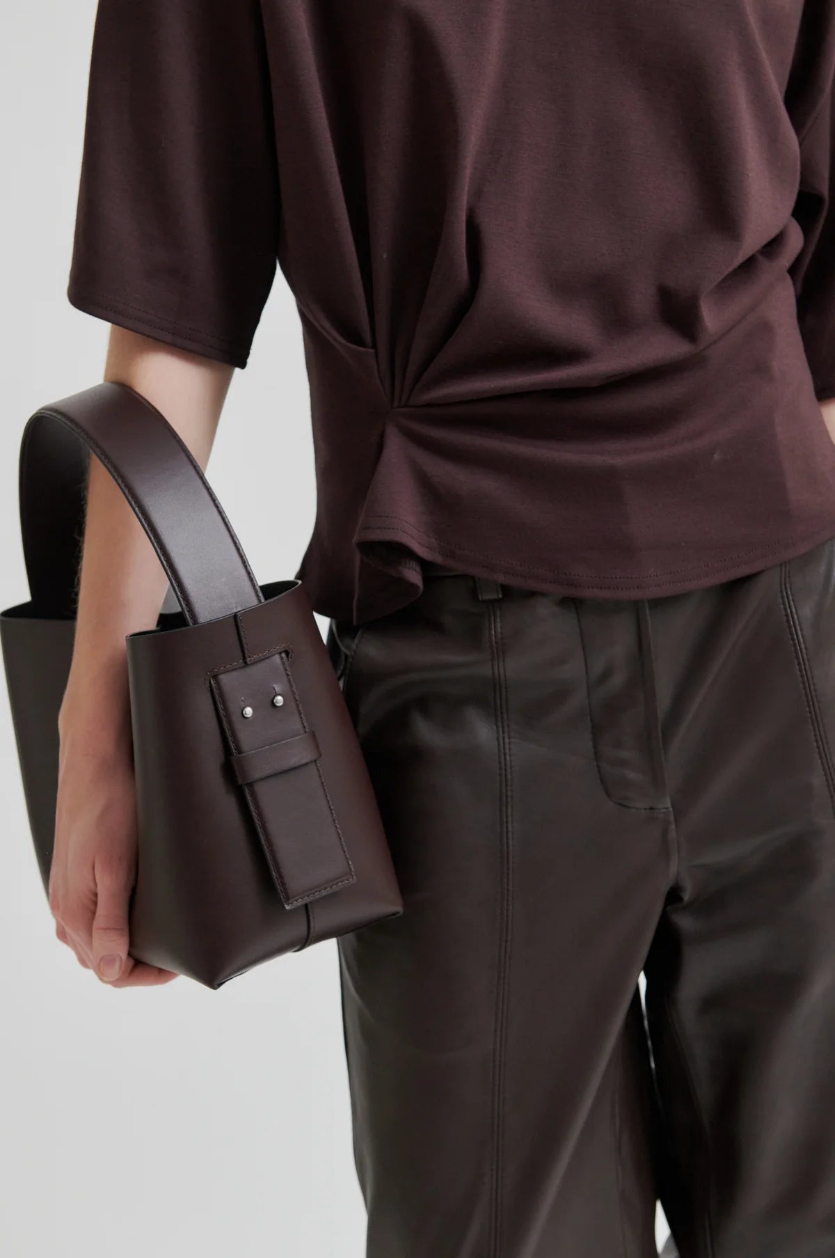 Second Female Leata tas