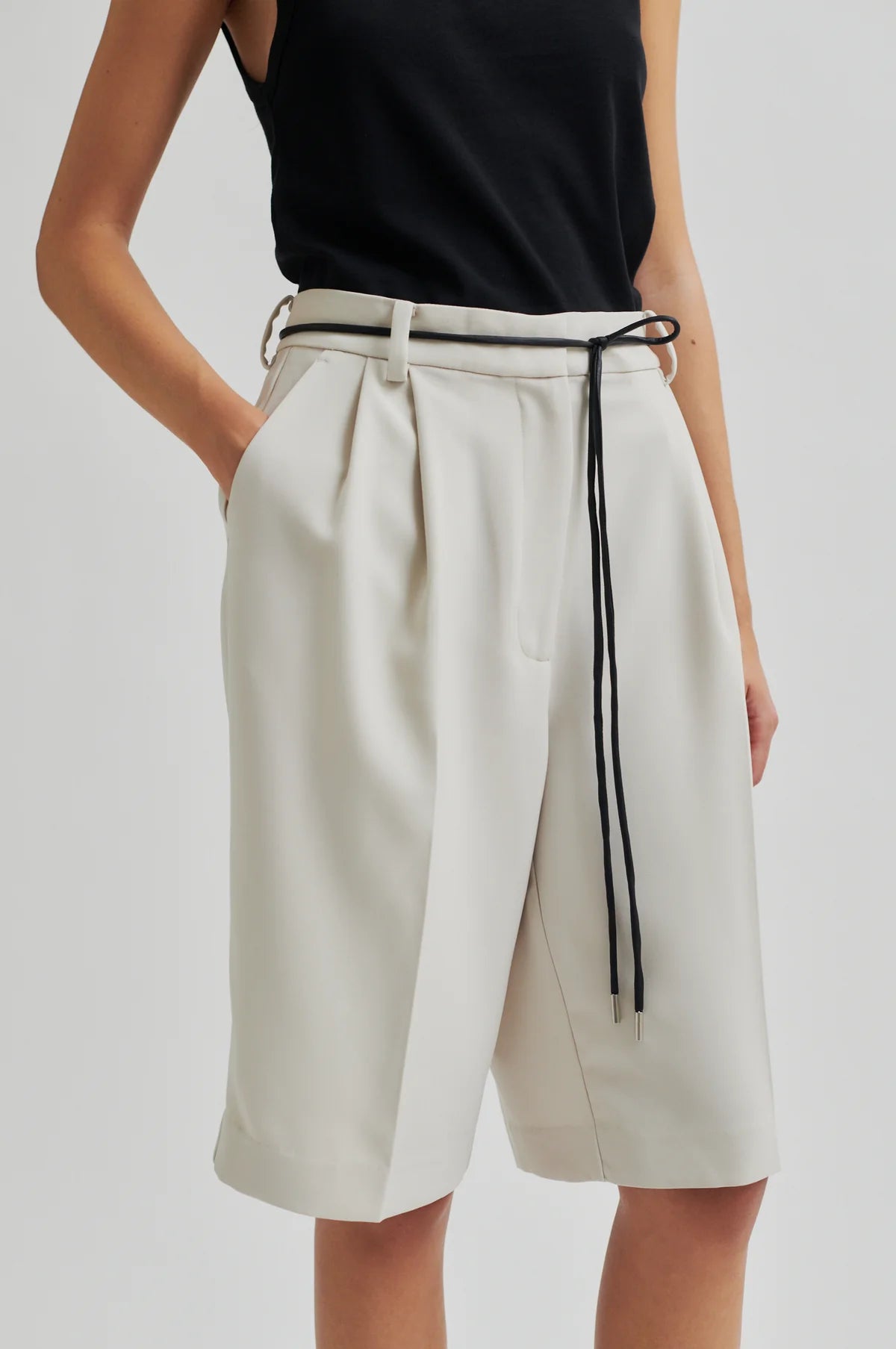 Second Female Fique String short