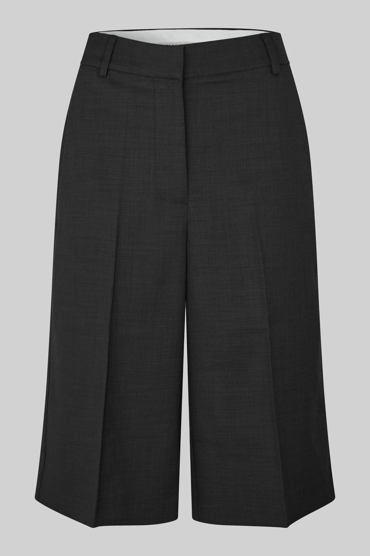 Second Female Sharo long shorts
