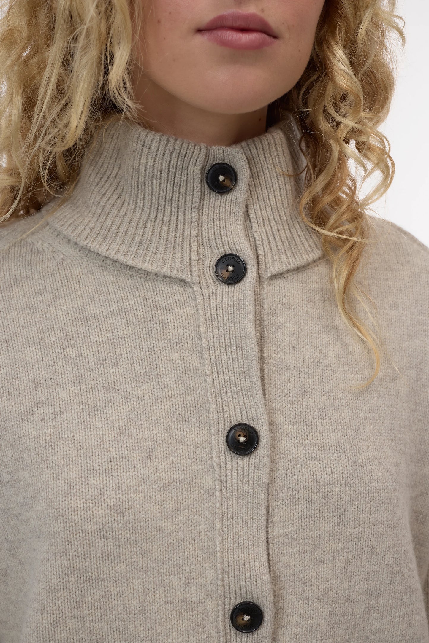 Closed vest