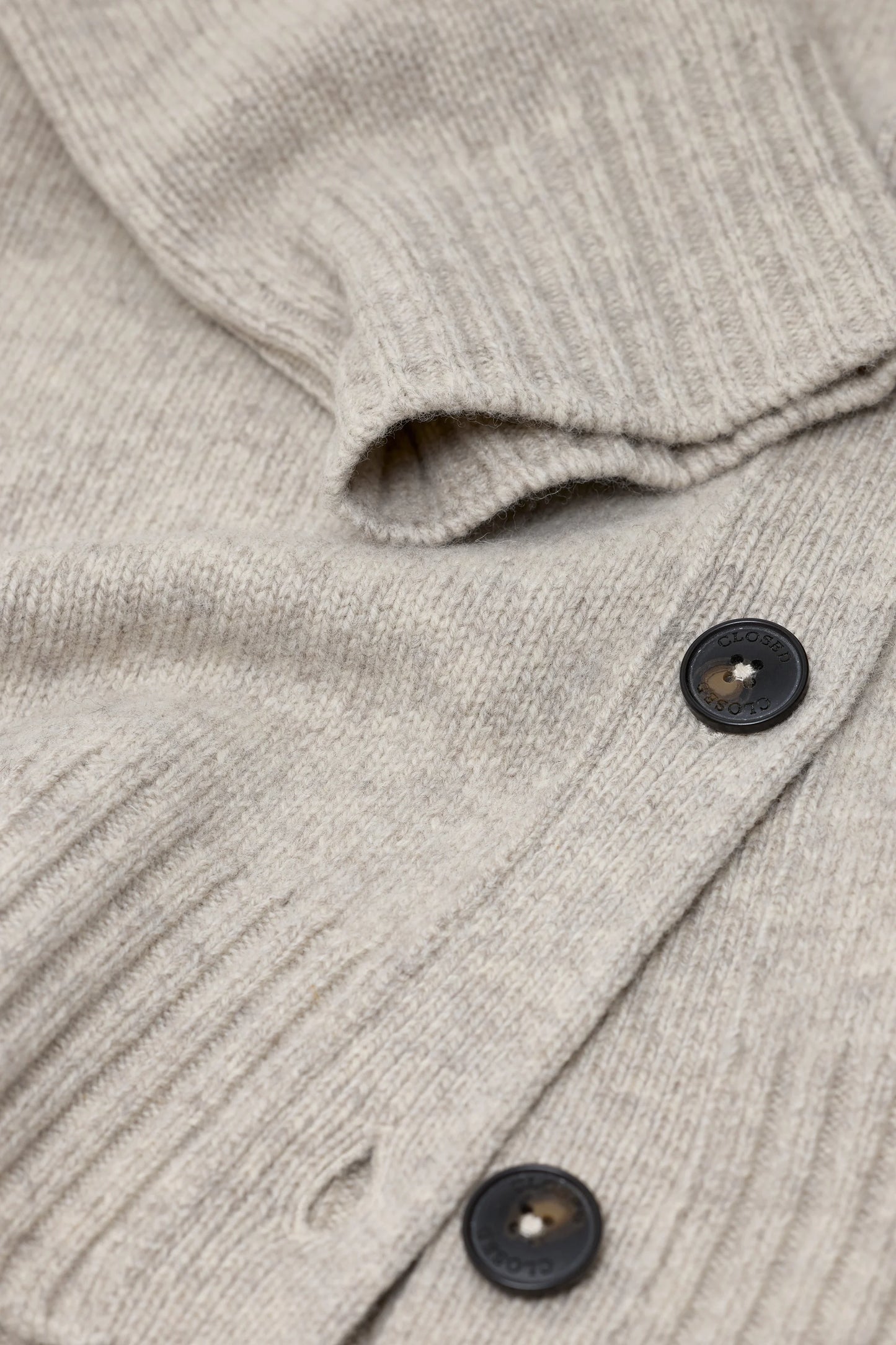 Closed vest