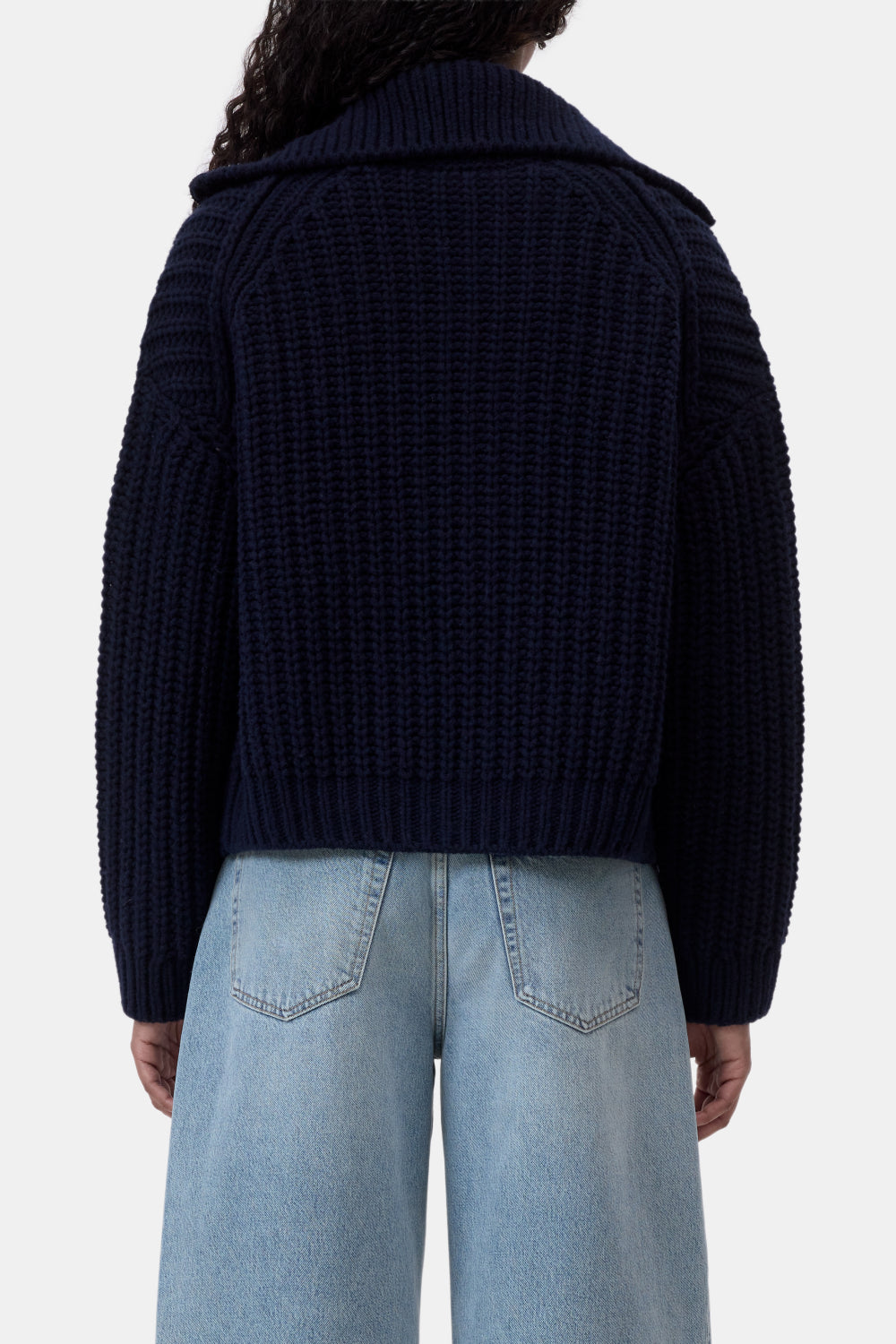 Closed High collar vest