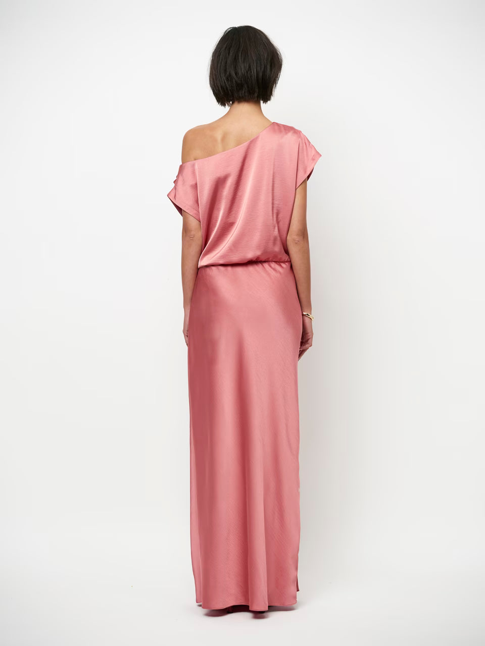 Dante6 Epic off shoulder satin maxi jurk