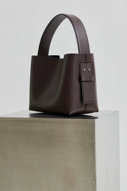 Second Female Leata tas