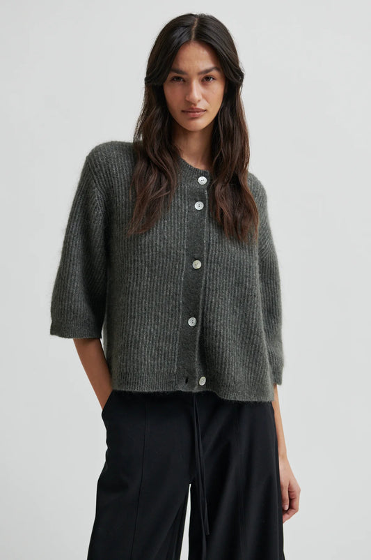 Second Female Andrea knit vestje