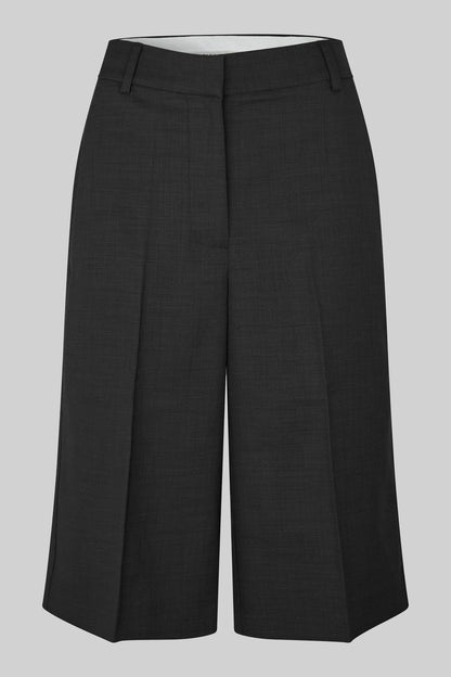 Second Female Sharo long shorts