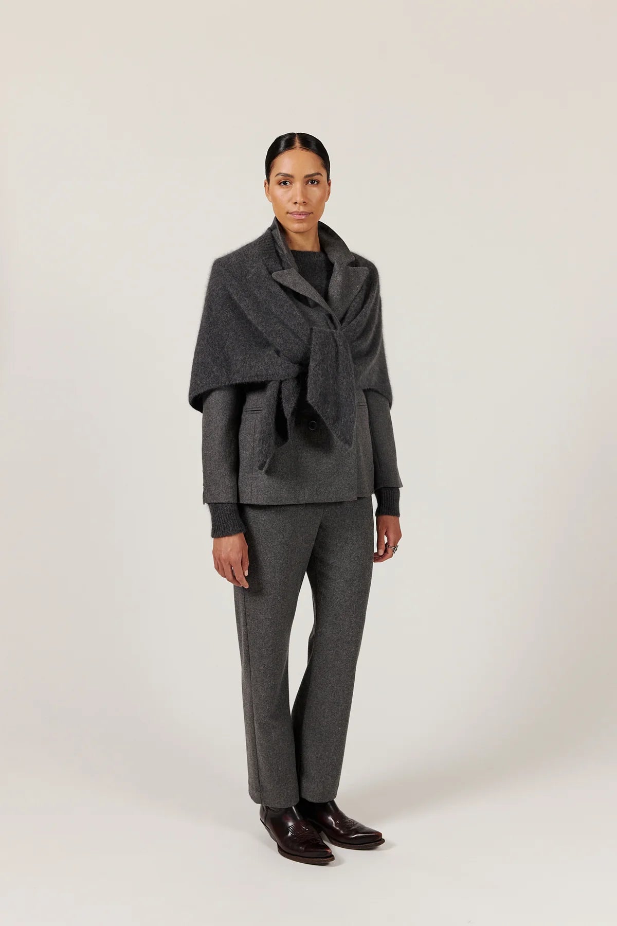 Six Ames Sanne cape