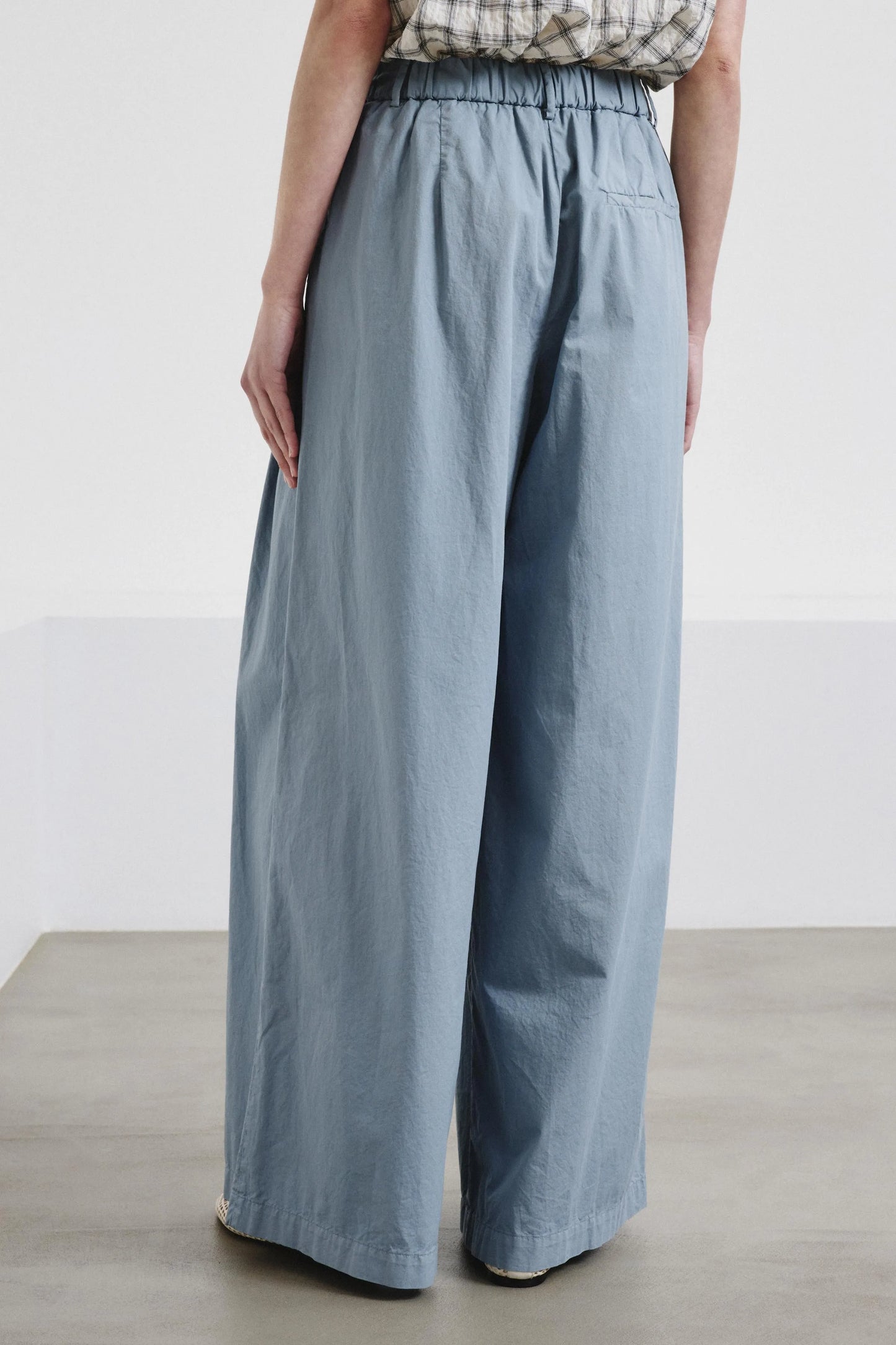 Pomandere pantalon met dubbele bandplooi