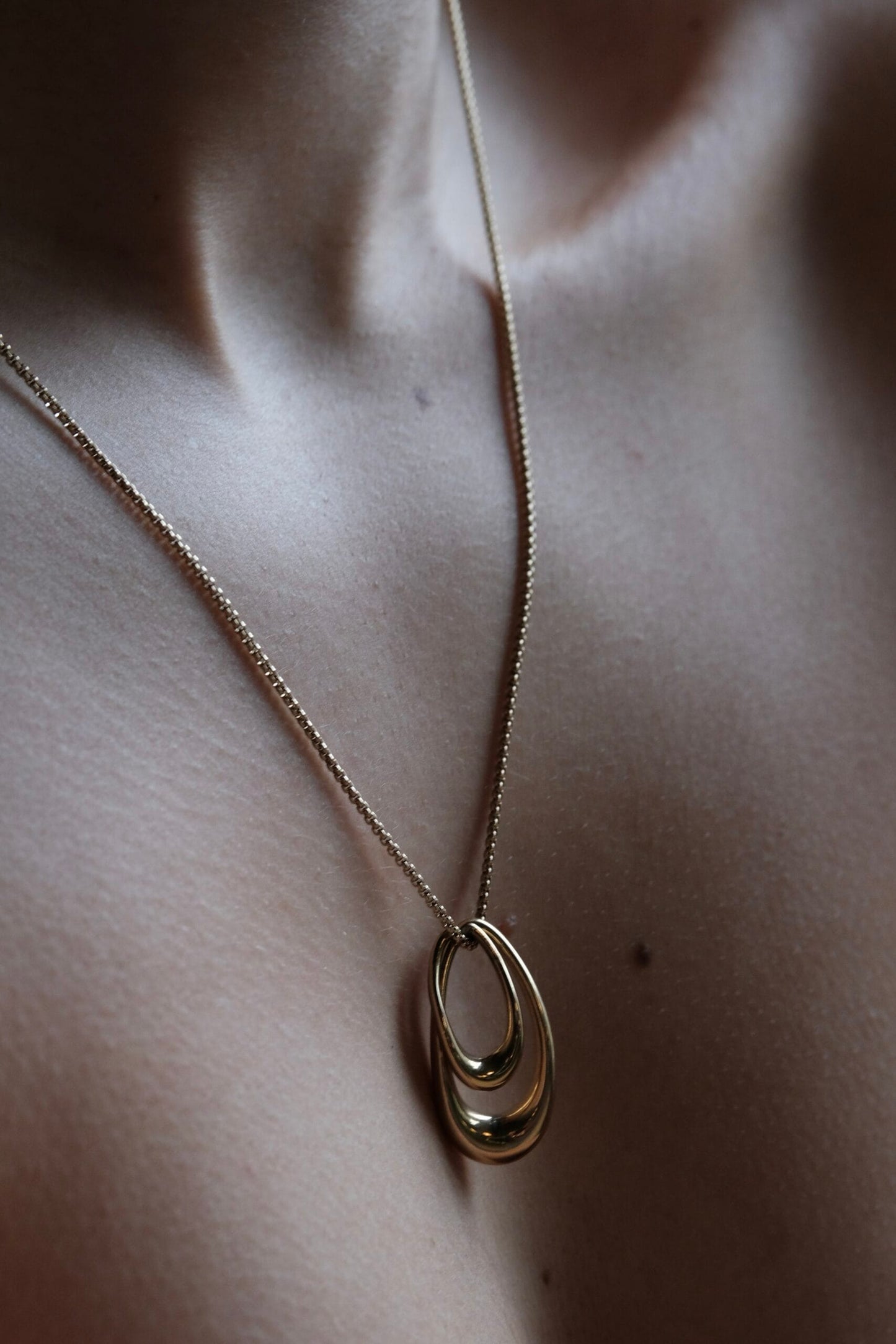 Bandhu Loop ketting goud