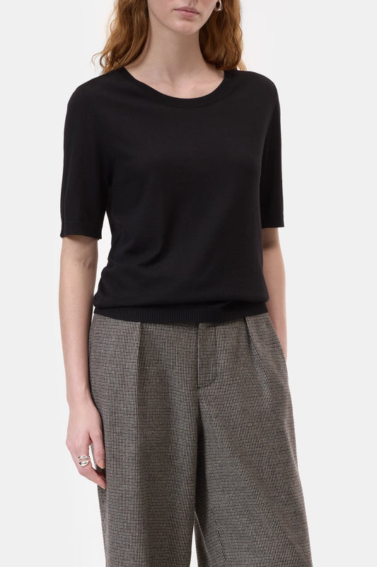 Closed Crewneck top