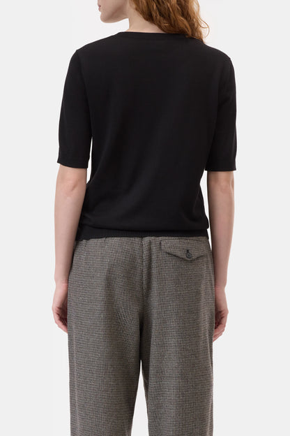 Closed Crewneck top