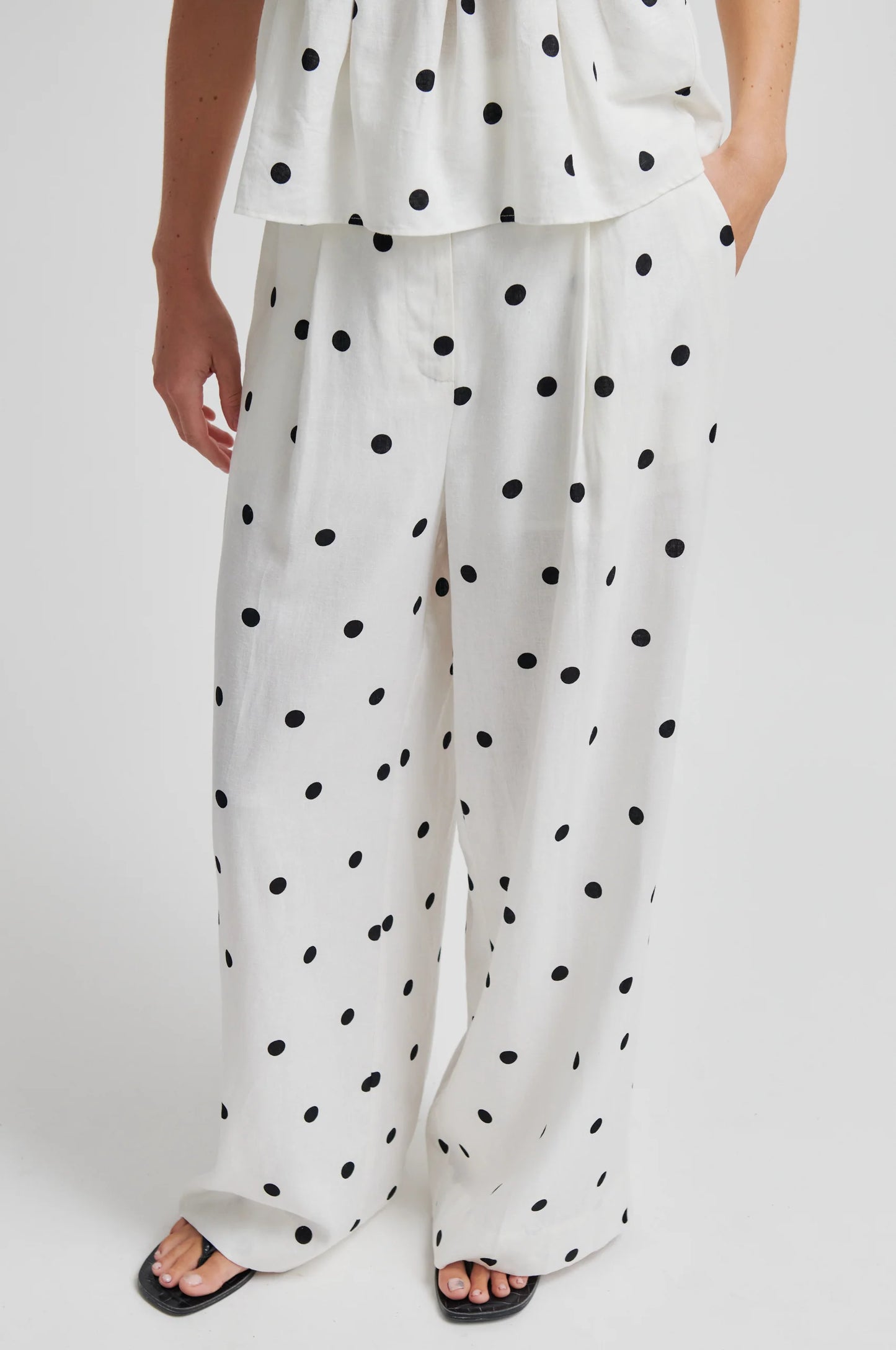 Second Female Salliy broek