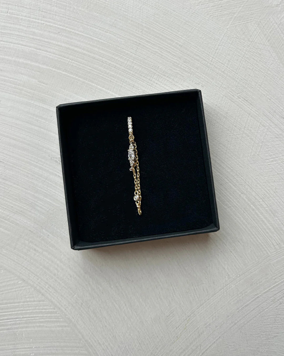 Bobby Rose Strass white oval oorbel