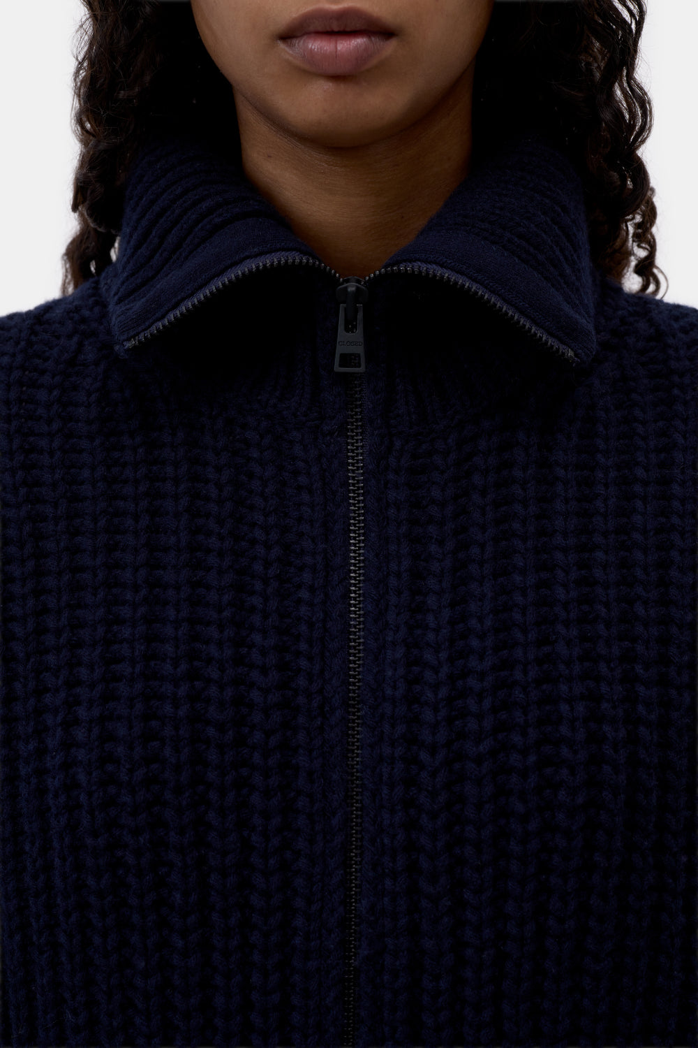 Closed High collar vest