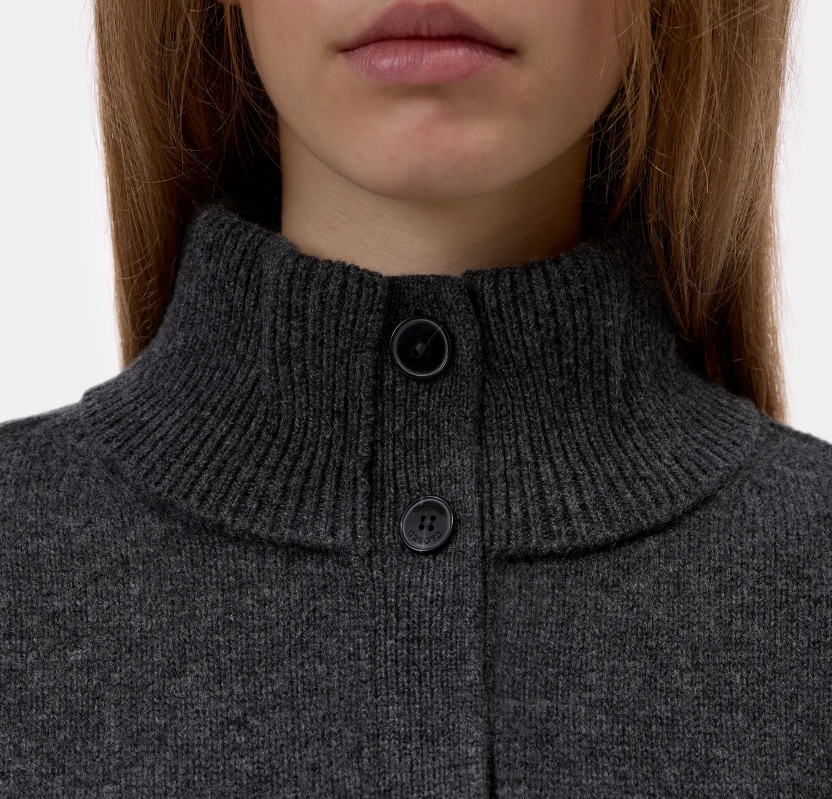 Closed vest
